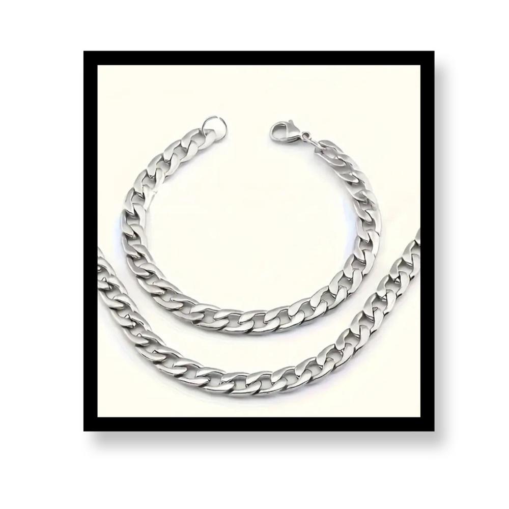 (New in package) Men’s Silver Chain Necklace and Bracelet Set